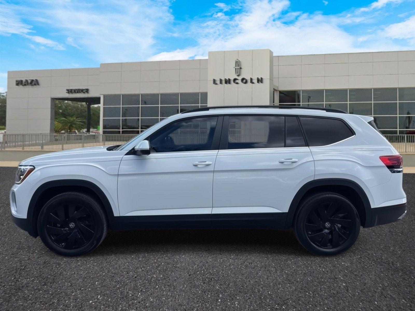 2025 Volkswagen Atlas 2.0T SE with Technology