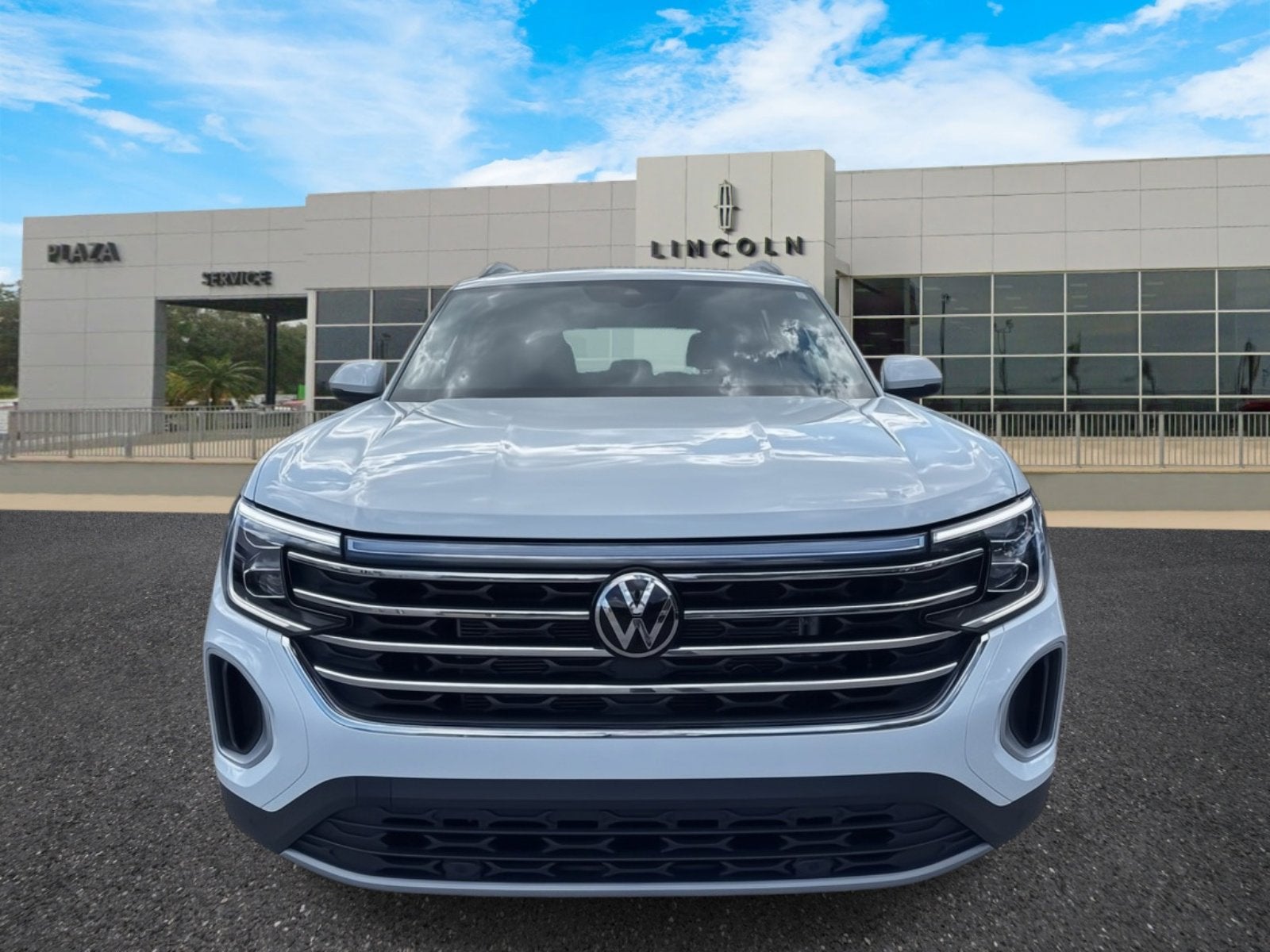 2025 Volkswagen Atlas 2.0T SE with Technology