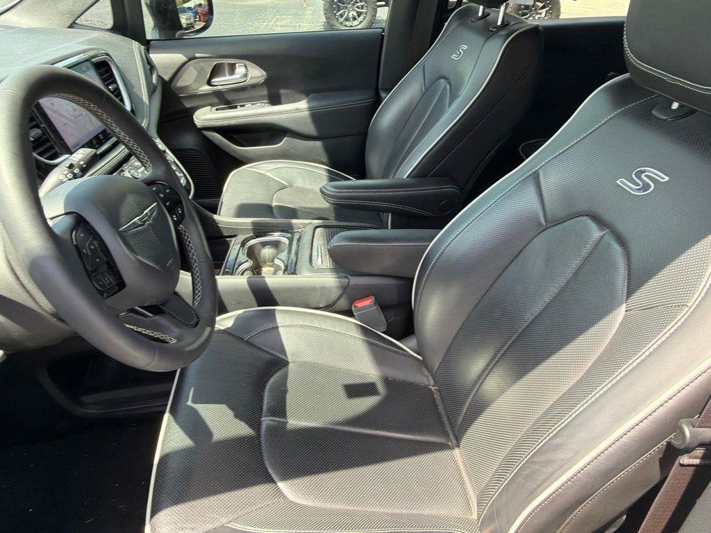 2024 Chrysler Pacifica Hybrid Premium S Appearance Pkg