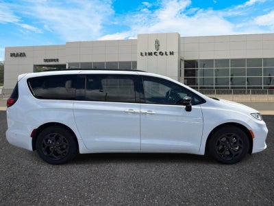 2024 Chrysler Pacifica Hybrid Premium S Appearance Pkg
