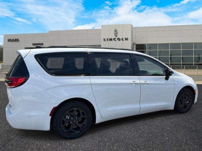 2024 Chrysler Pacifica Hybrid Premium S Appearance Pkg