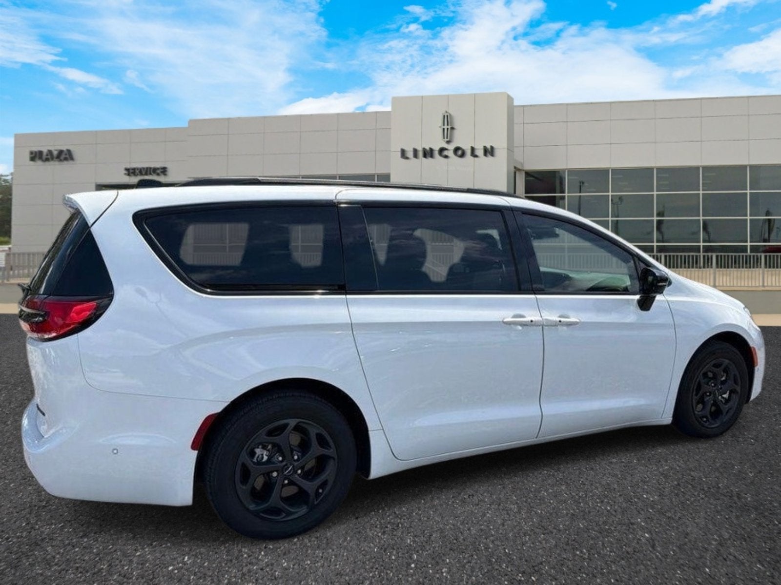 2024 Chrysler Pacifica Hybrid Premium S Appearance Pkg
