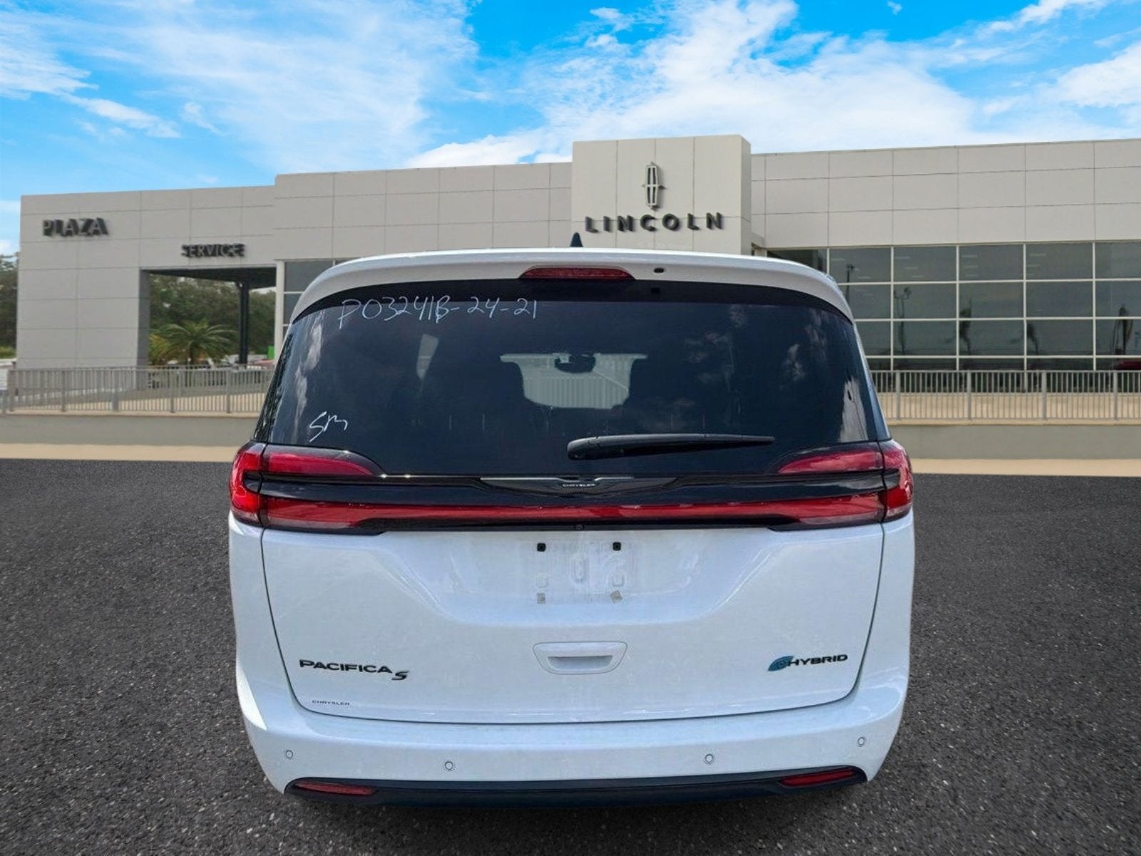 2024 Chrysler Pacifica Hybrid Premium S Appearance Pkg
