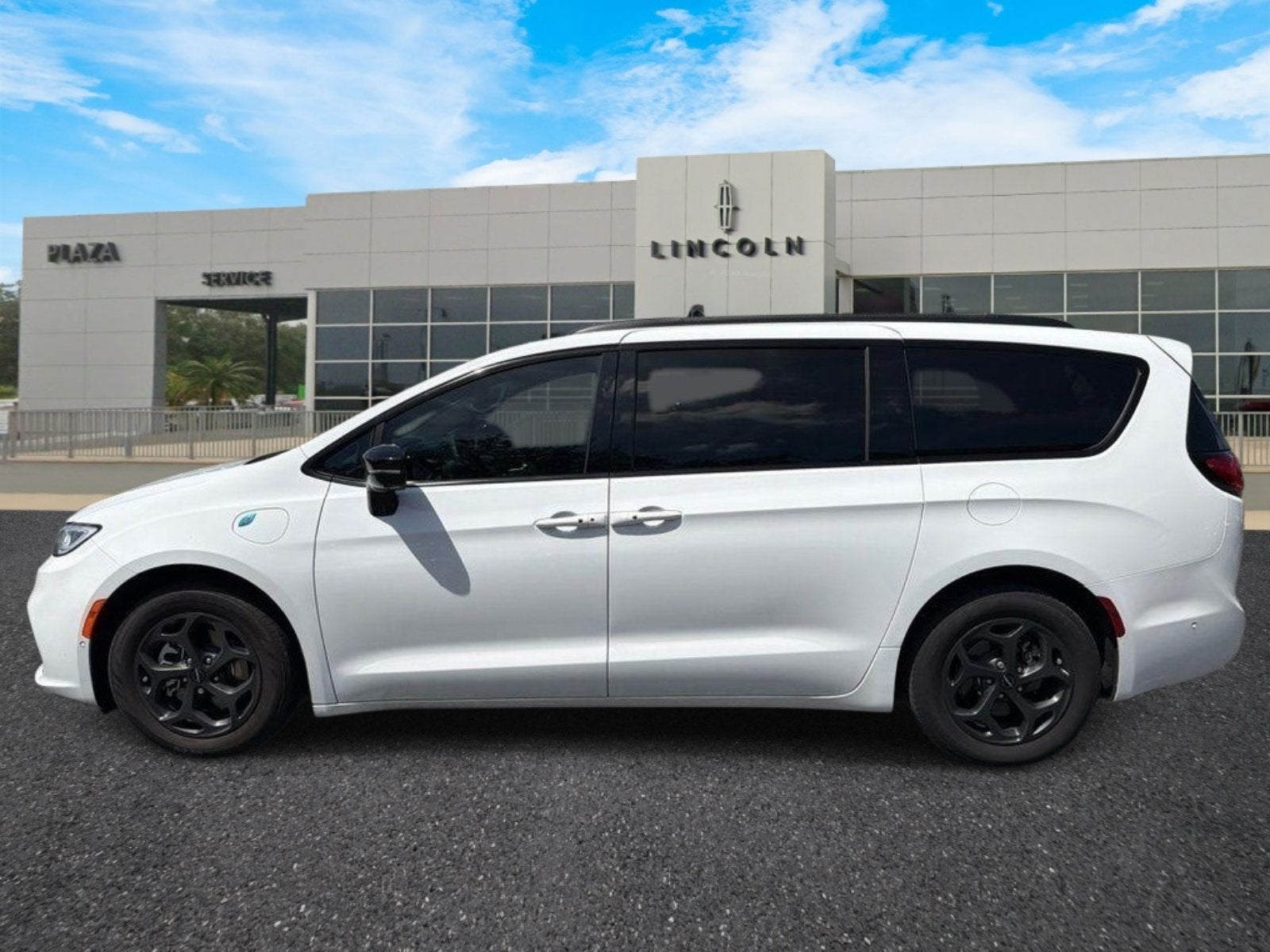 2024 Chrysler Pacifica Hybrid Premium S Appearance Pkg