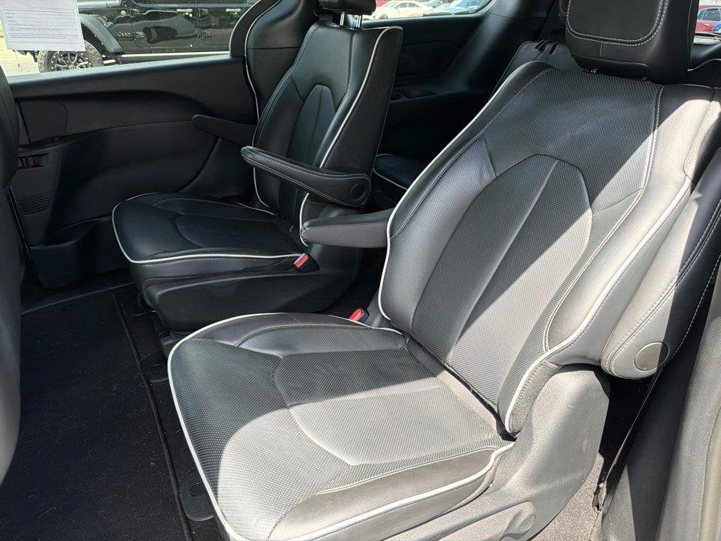 2024 Chrysler Pacifica Hybrid Premium S Appearance Pkg