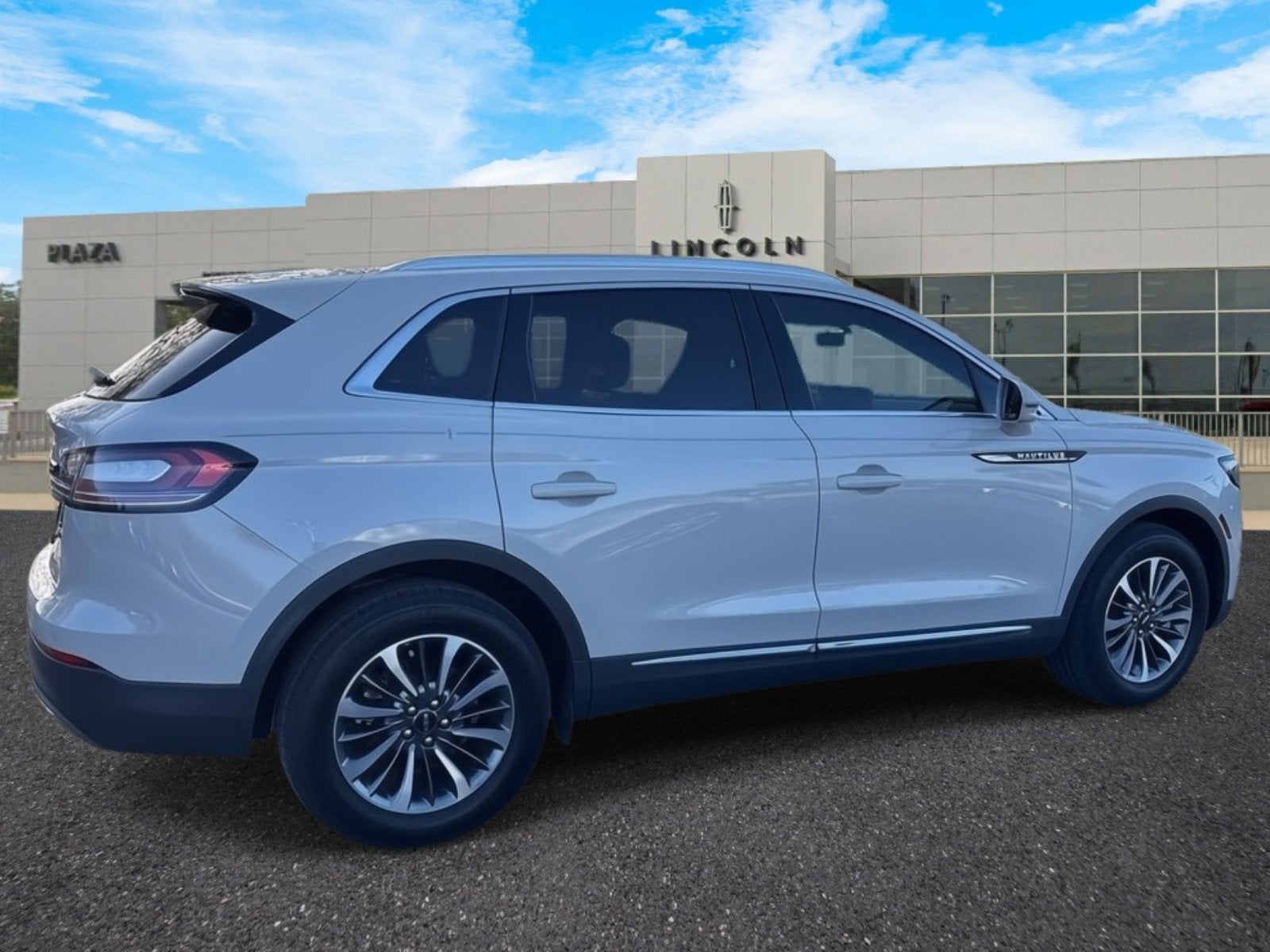 2022 Lincoln Nautilus Standard