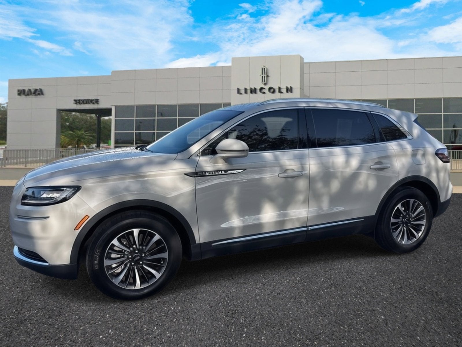 2022 Lincoln Nautilus Standard