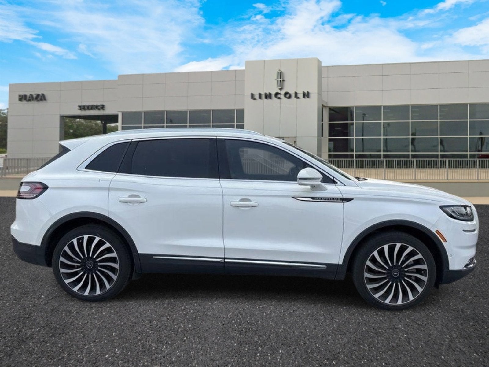 2023 Lincoln Nautilus Black Label