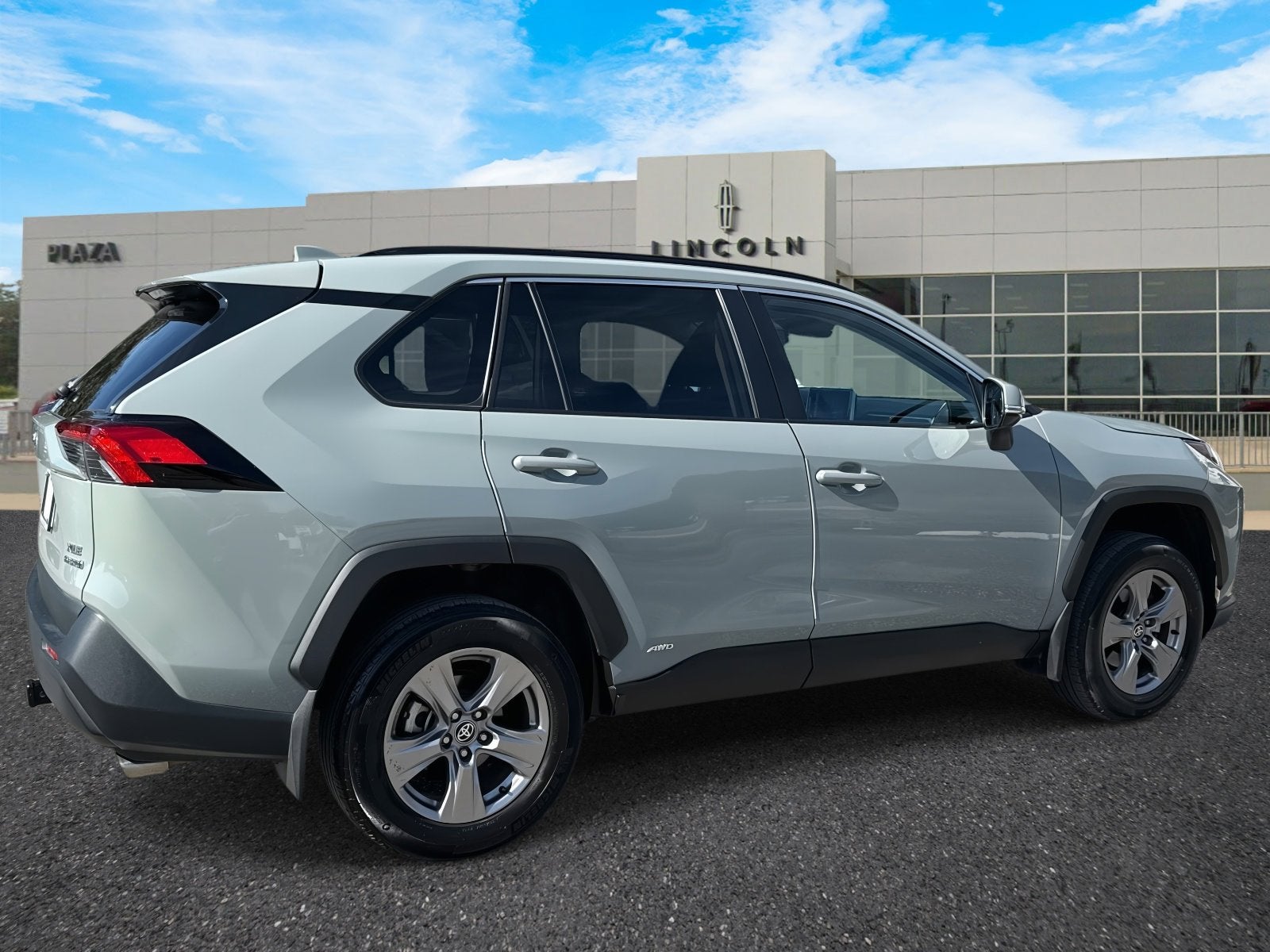 2023 Toyota RAV4 Hybrid XLE