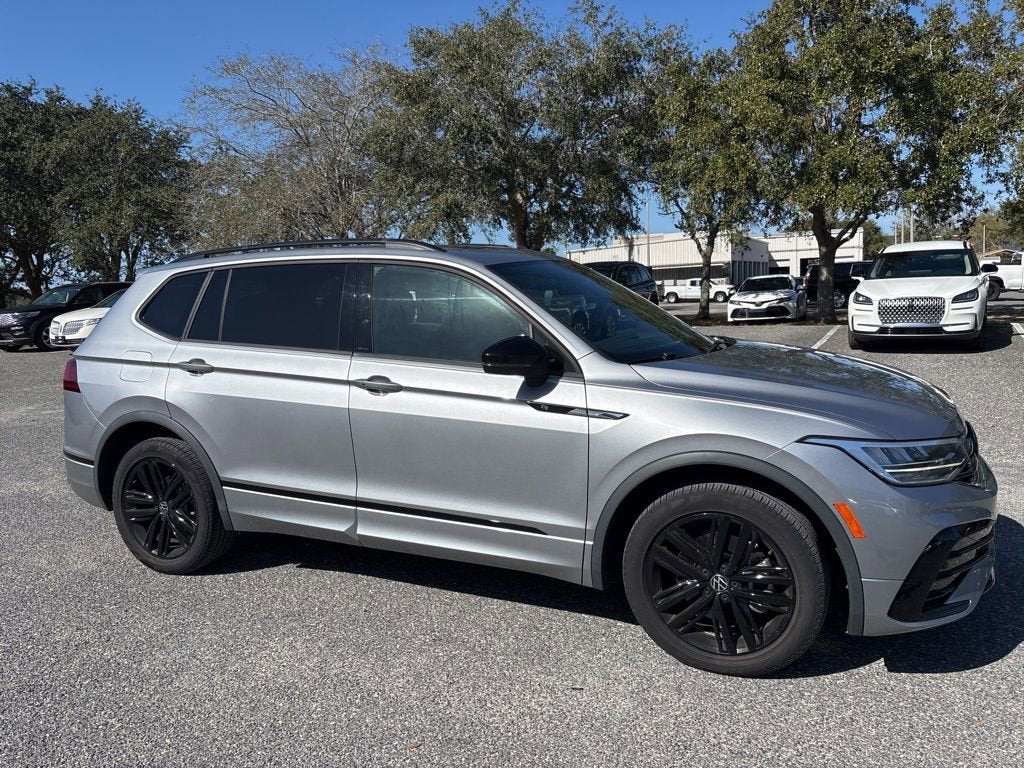 2022 Volkswagen Tiguan SE R-Line Black