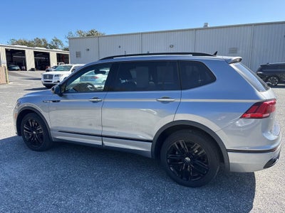 2022 Volkswagen Tiguan SE R-Line Black