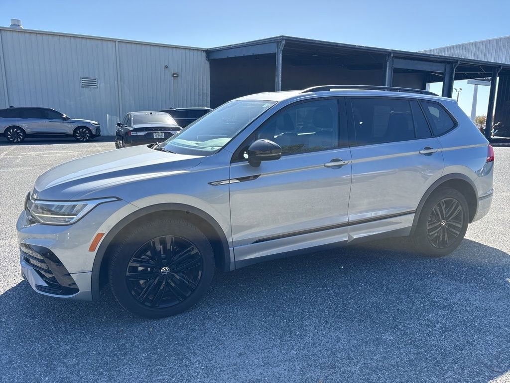 2022 Volkswagen Tiguan SE R-Line Black