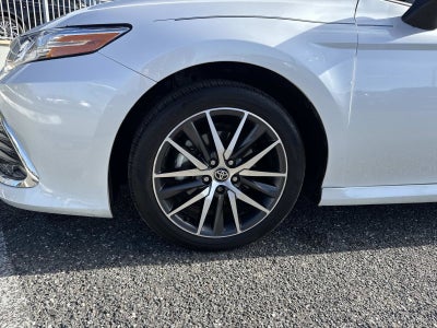 2022 Toyota Camry Hybrid XLE