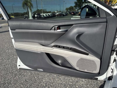 2022 Toyota Camry Hybrid XLE