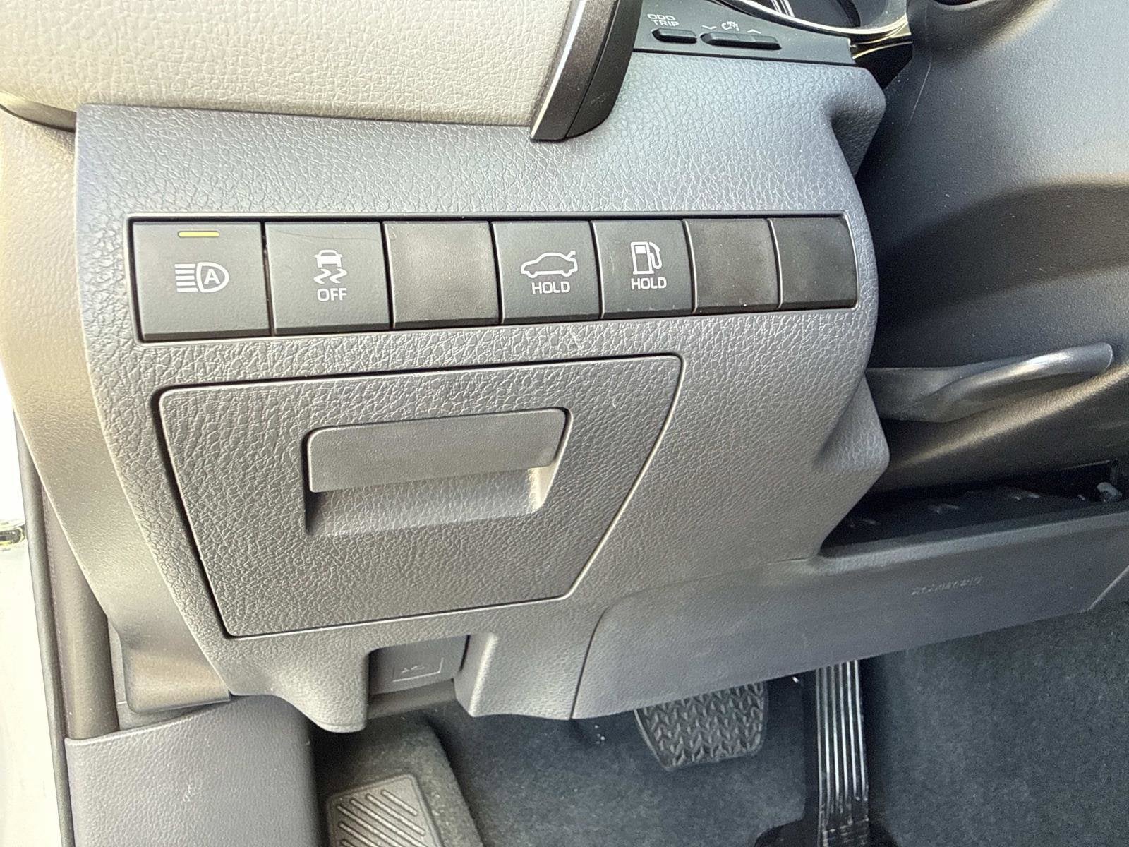 2022 Toyota Camry Hybrid XLE