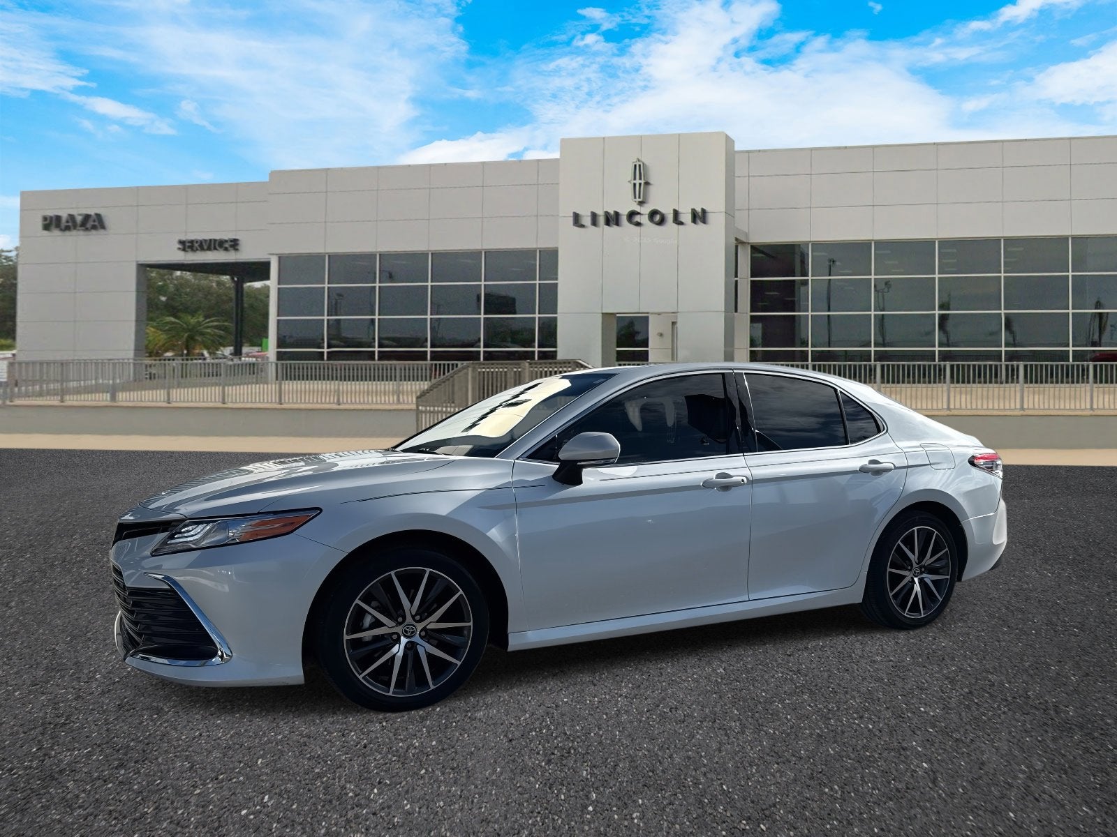 2022 Toyota Camry Hybrid XLE