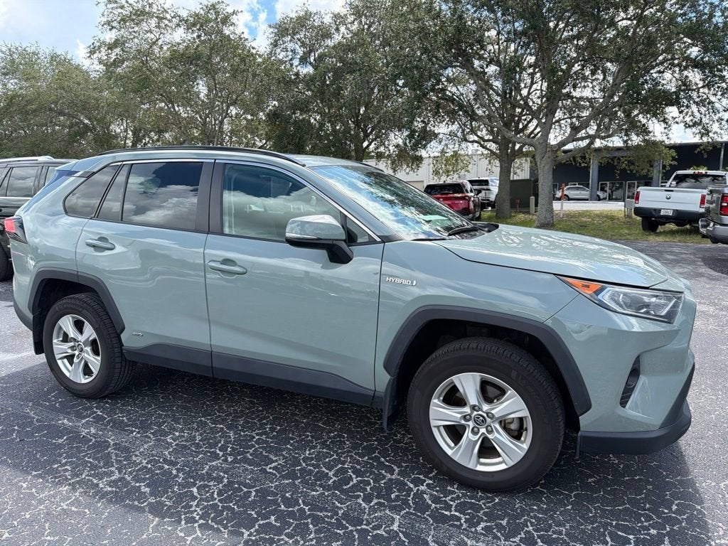 2020 Toyota RAV4 Hybrid XLE