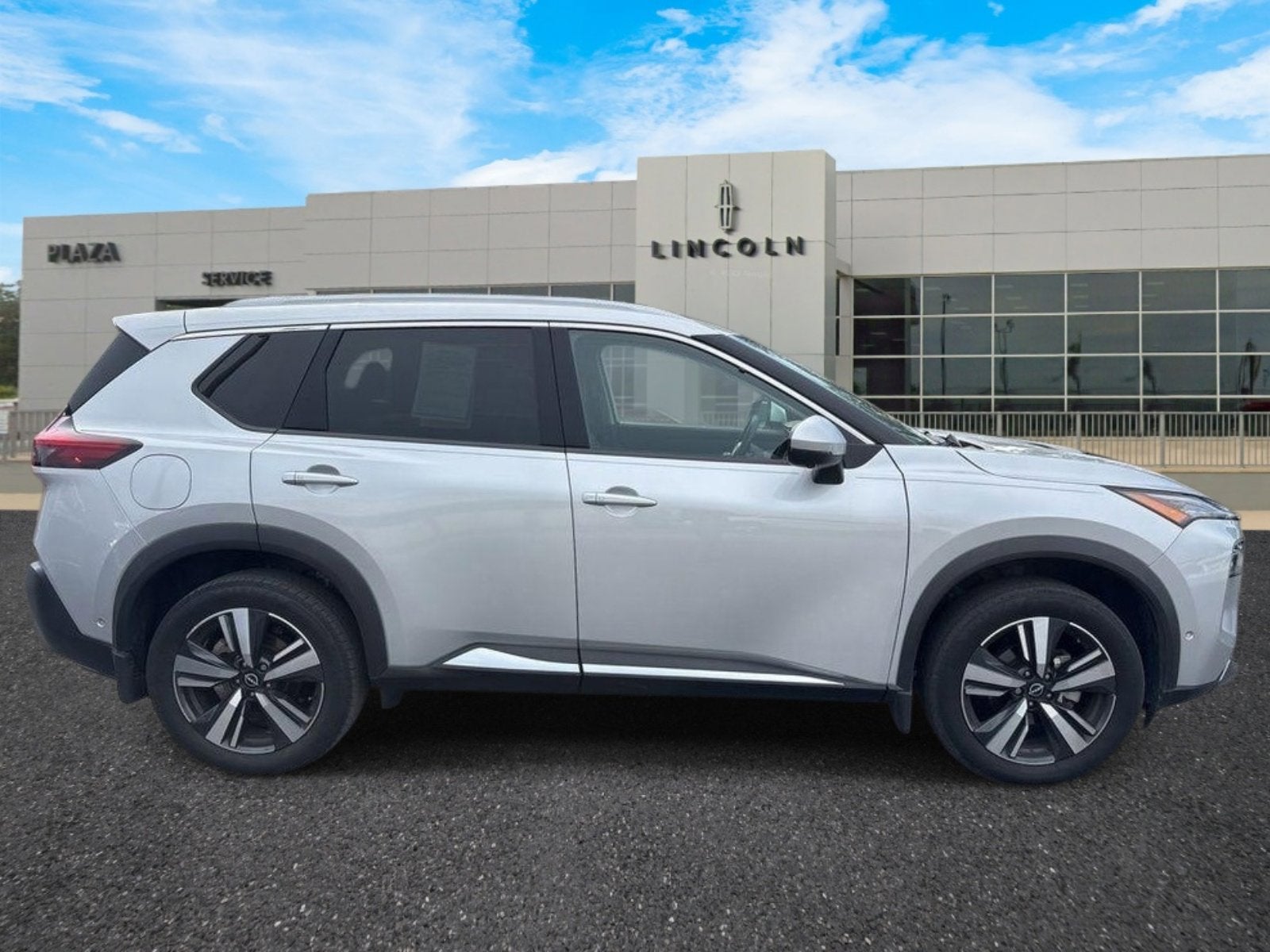 2022 Nissan Rogue SL