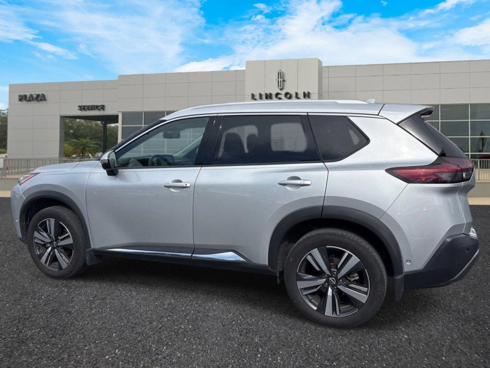 2022 Nissan Rogue SL