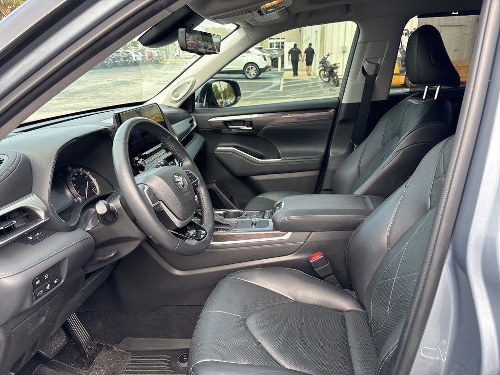 2022 Toyota Highlander Platinum