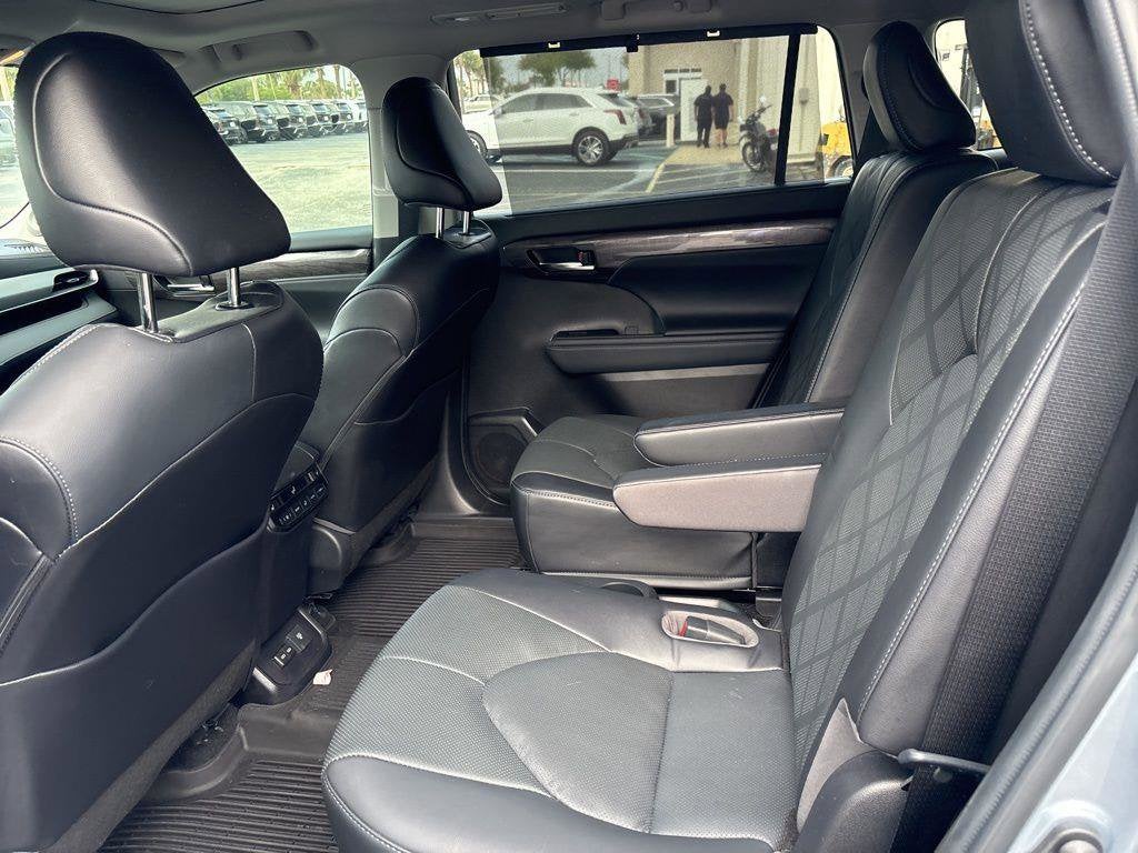 2022 Toyota Highlander Platinum