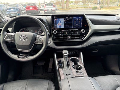 2022 Toyota Highlander Platinum