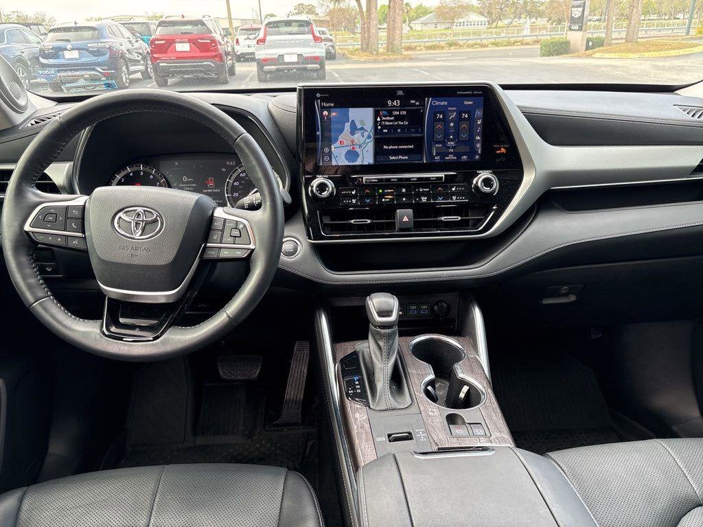2022 Toyota Highlander Platinum