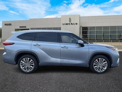 2022 Toyota Highlander Platinum