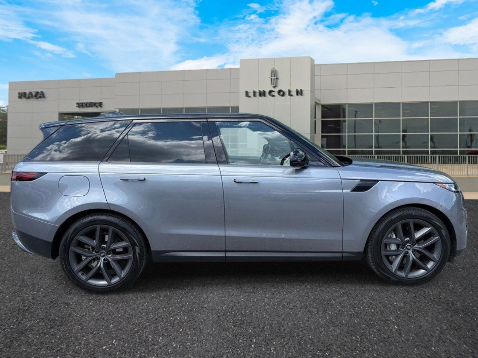 2025 Land Rover Range Rover Sport SE