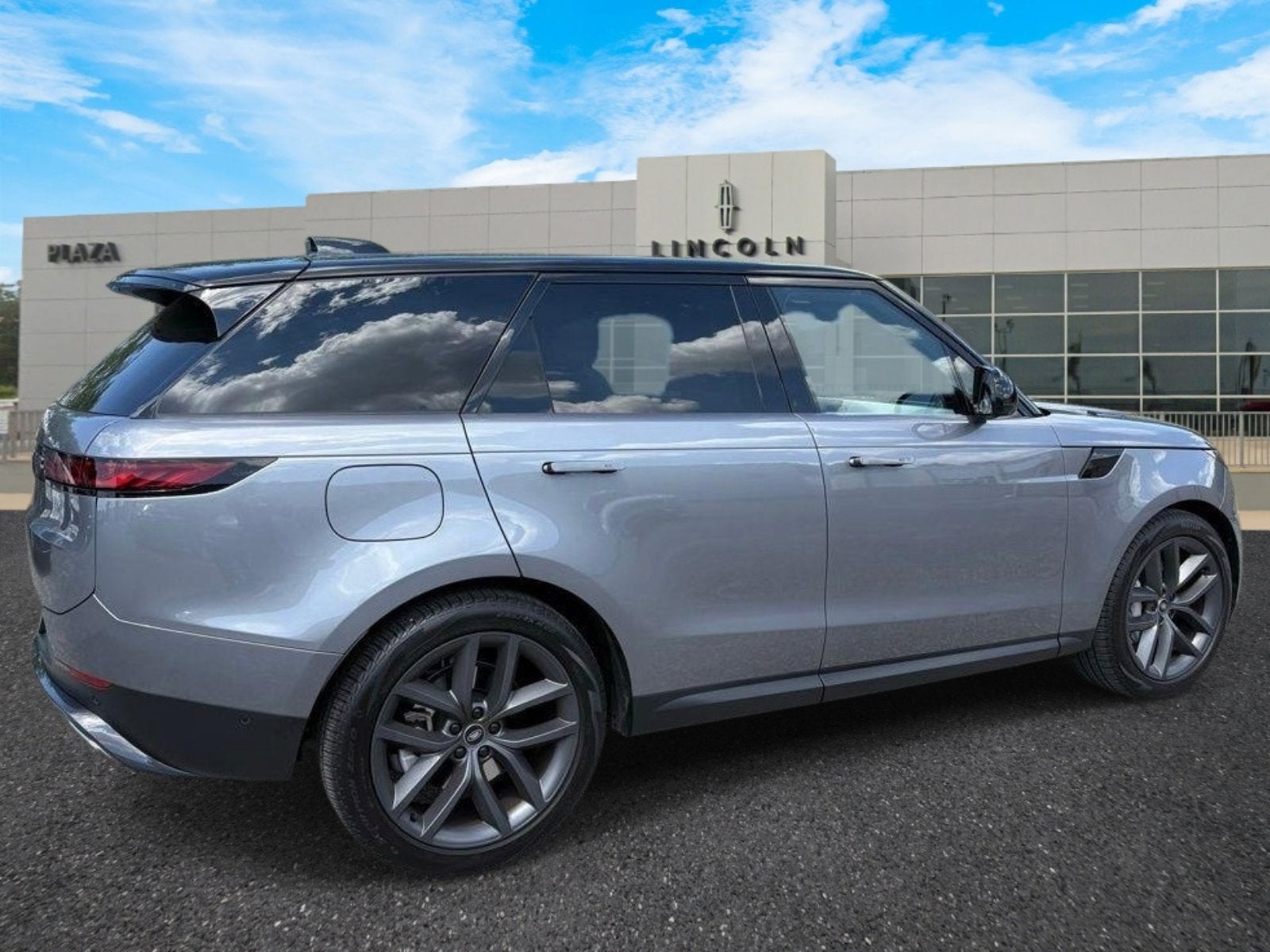 2025 Land Rover Range Rover Sport SE