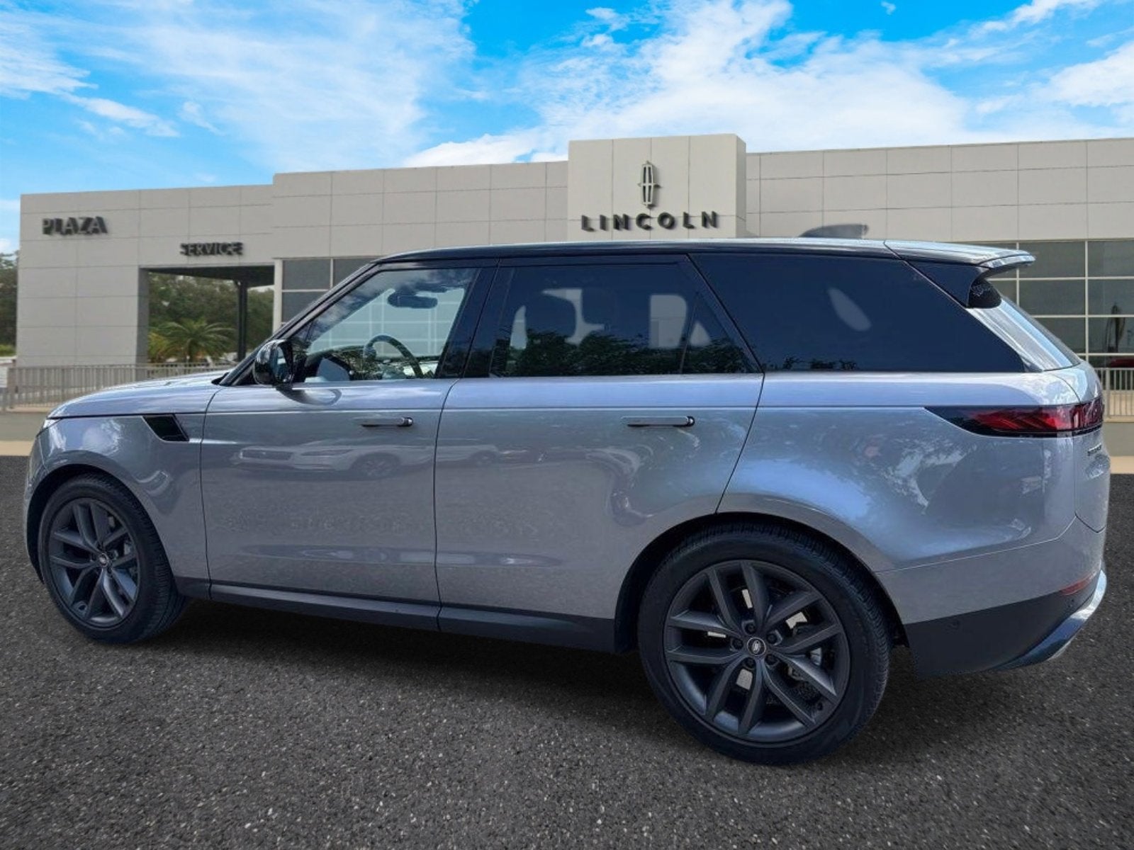 2025 Land Rover Range Rover Sport SE