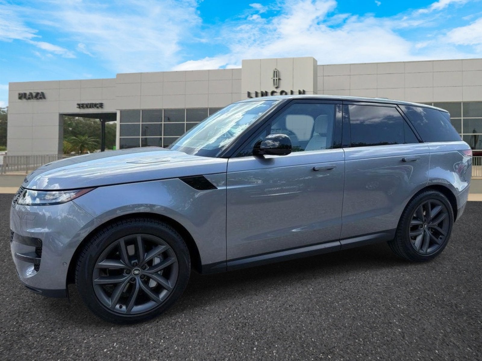 2025 Land Rover Range Rover Sport SE