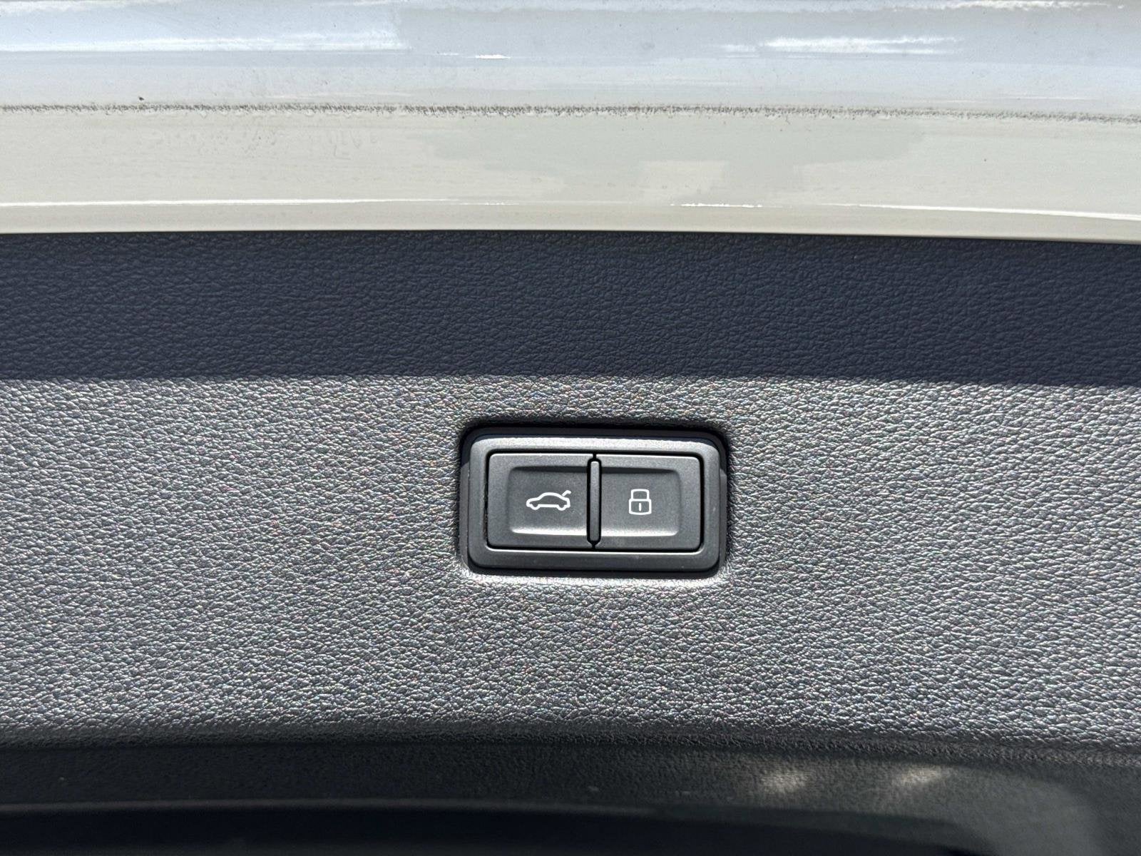 2022 Audi Q8 Premium Plus