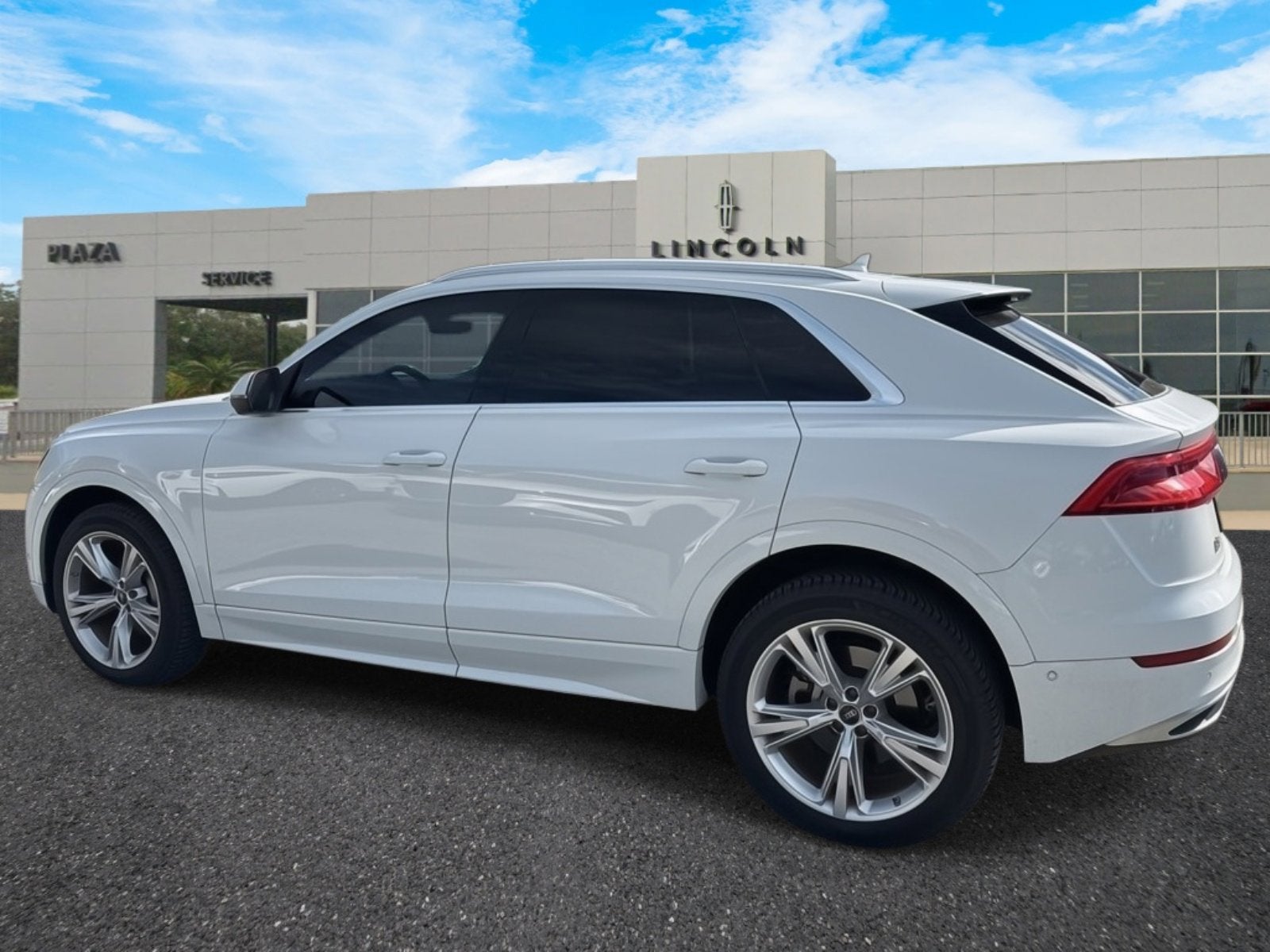 2022 Audi Q8 Premium Plus