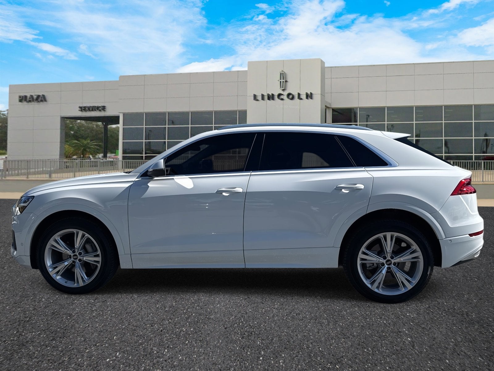 2022 Audi Q8 Premium Plus